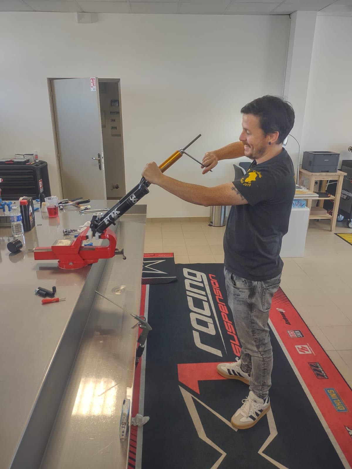 Ben, mécanicien spécialiste suspension Fox et RockShox